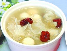 冰糖银耳红枣羹