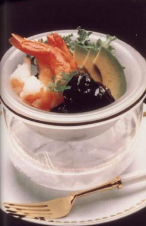 西梅牛油果凉拌虾