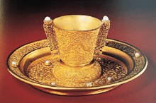 金嵌珠錾花杯