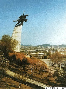 平壤千里马雕像