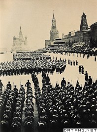 莫斯科红场上举行的十月革命节阅兵式（1941.11.7）
