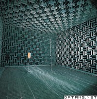 消声器，它的吸声效果接近自由声场