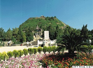 内蒙古呼和浩特市南郊的王昭君墓