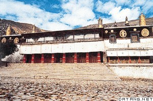 哲蚌寺措钦大殿