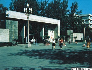 中国人民大学校门