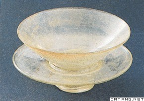 唐代茶盏、茶托（陕西法门寺出土）