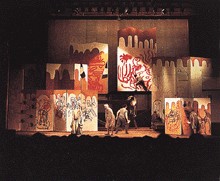 J.热内的荒诞派戏剧《屏风》剧照